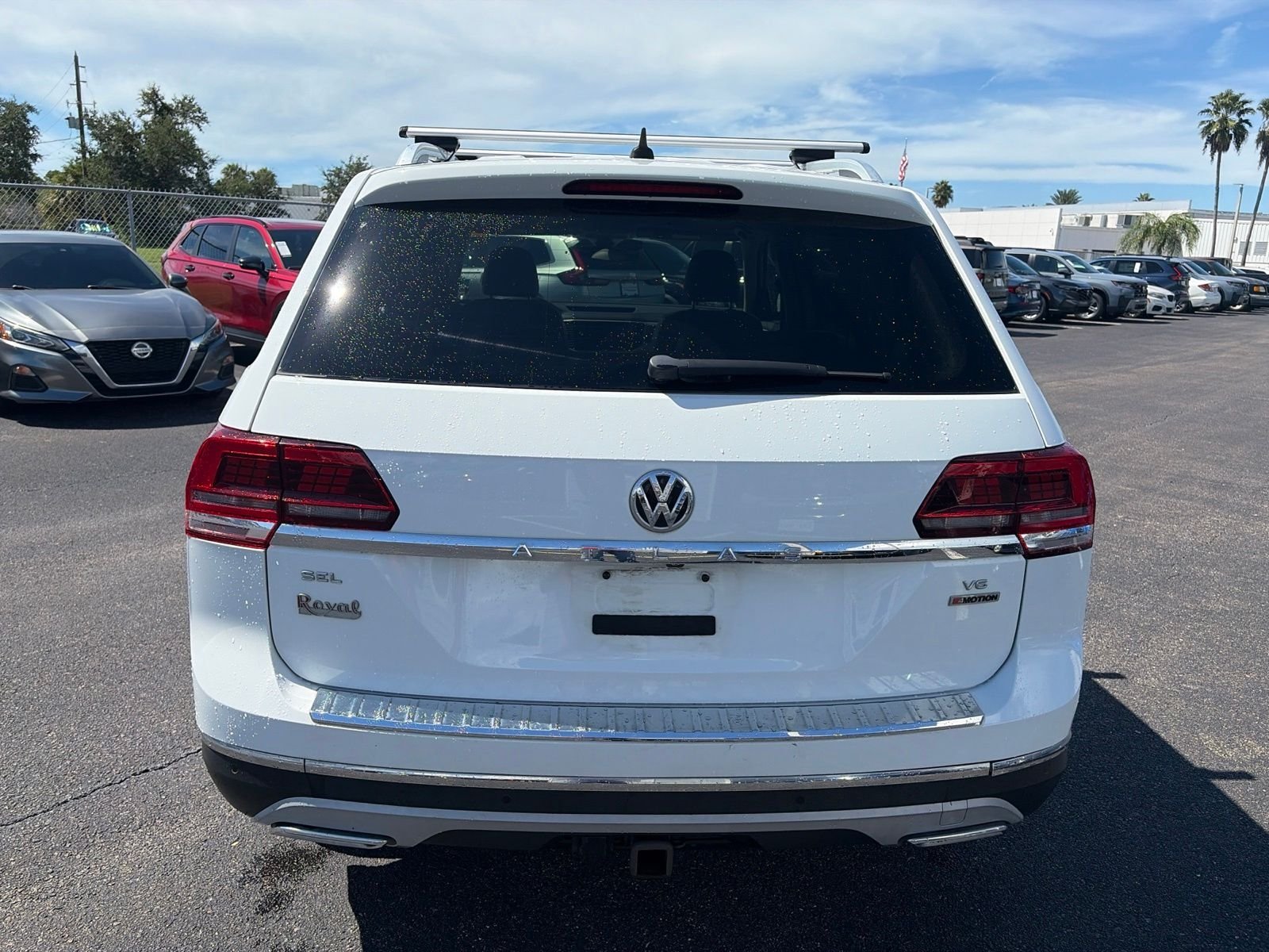 Used 2019 White Volkswagen SEL image 7