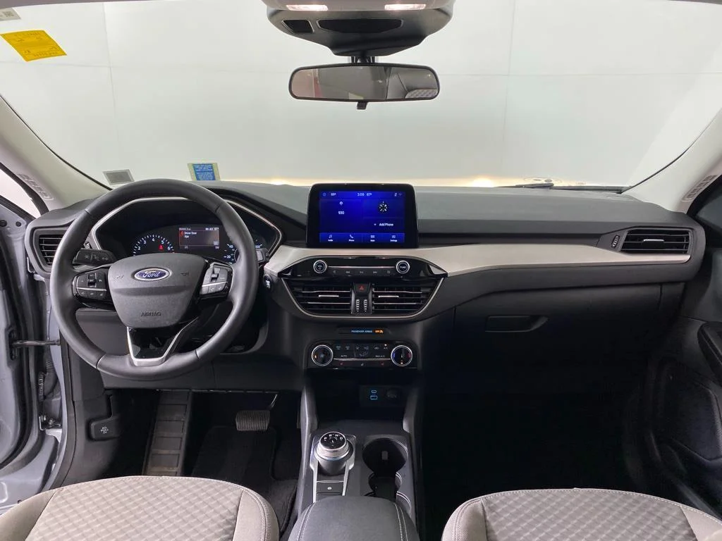 Used 2022 Iconic Silver Ford SE image 3