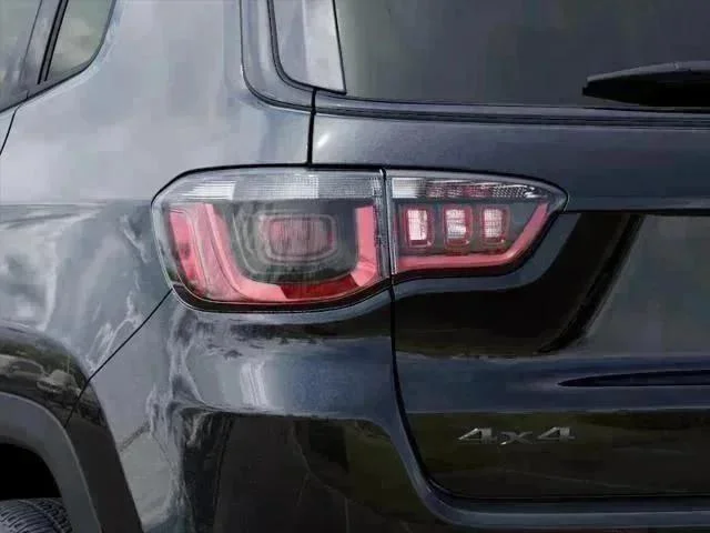 New 2026 Diamond Black Crystal Pearlcoat Jeep Latitude image 5