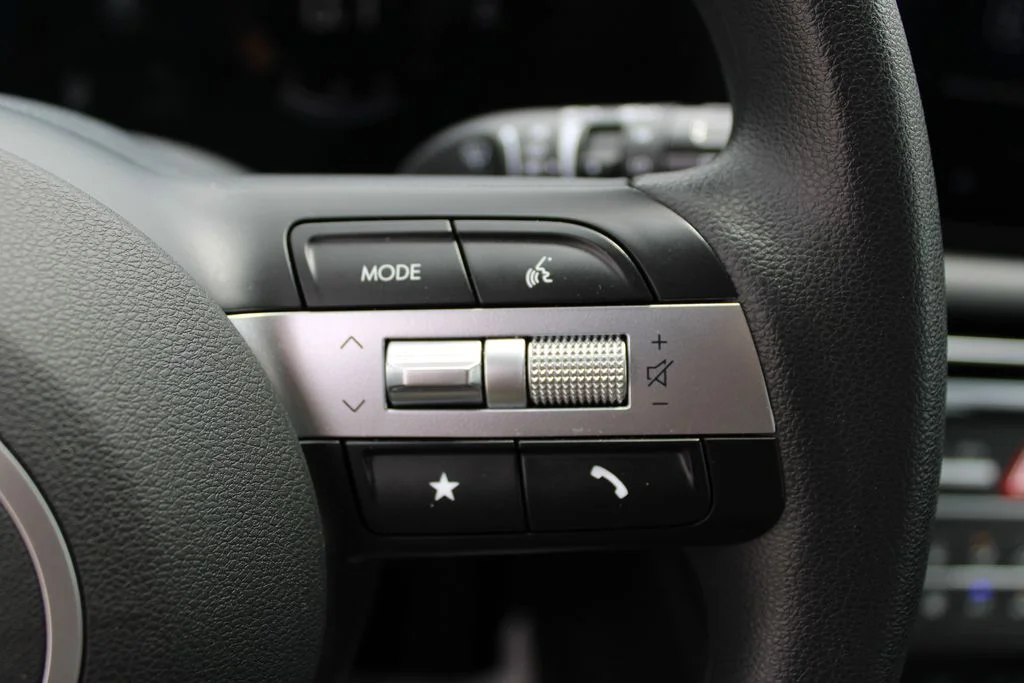 Used 2025 White Hyundai SE image 6