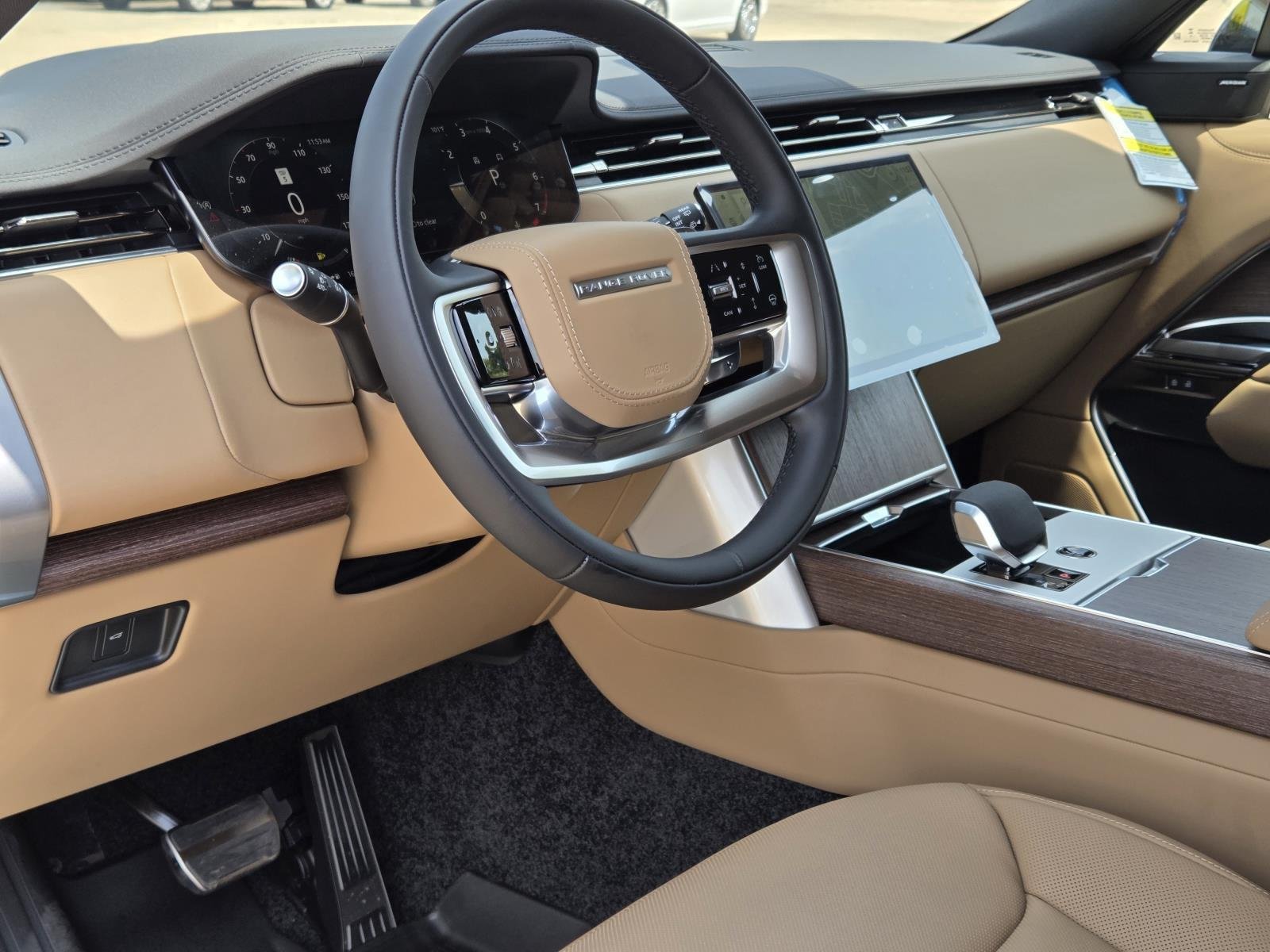 New 2026 Eiger Grey Land Rover SE image 32