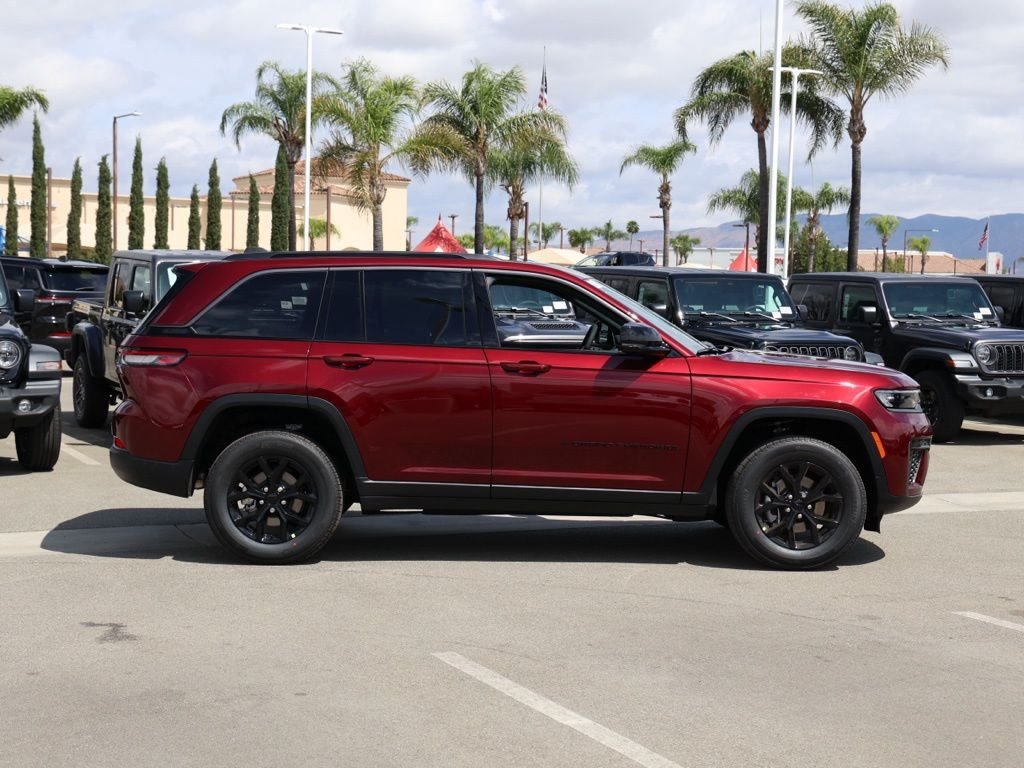 New 2026 Velvet Red Pearl-Coat Exterior Paint Jeep Laredo Altitude image 2