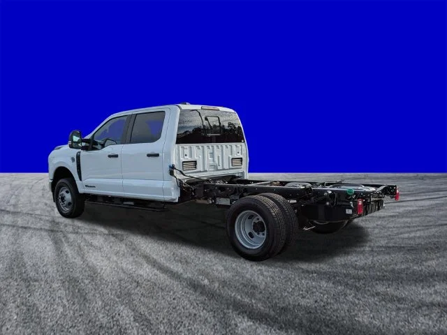 New 2027 Oxford White Ford F-350® XL image 6