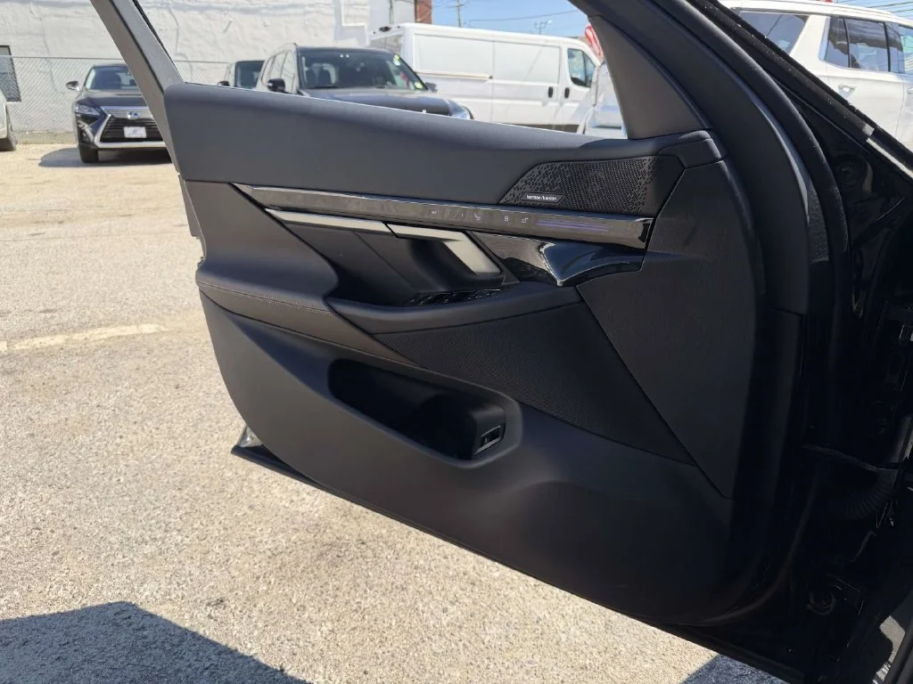 Used 2026 Black BMW 530i xDrive image 20