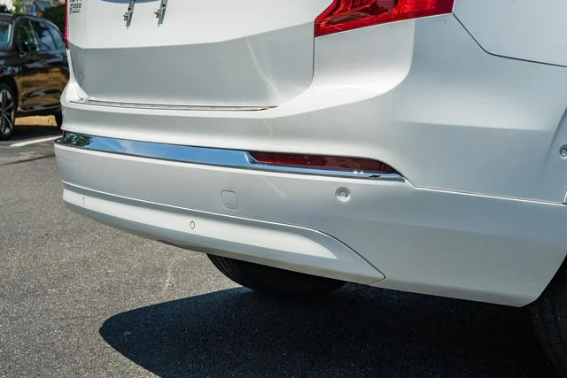 Certified Used 2024 Crystal White Volvo Plus image 9