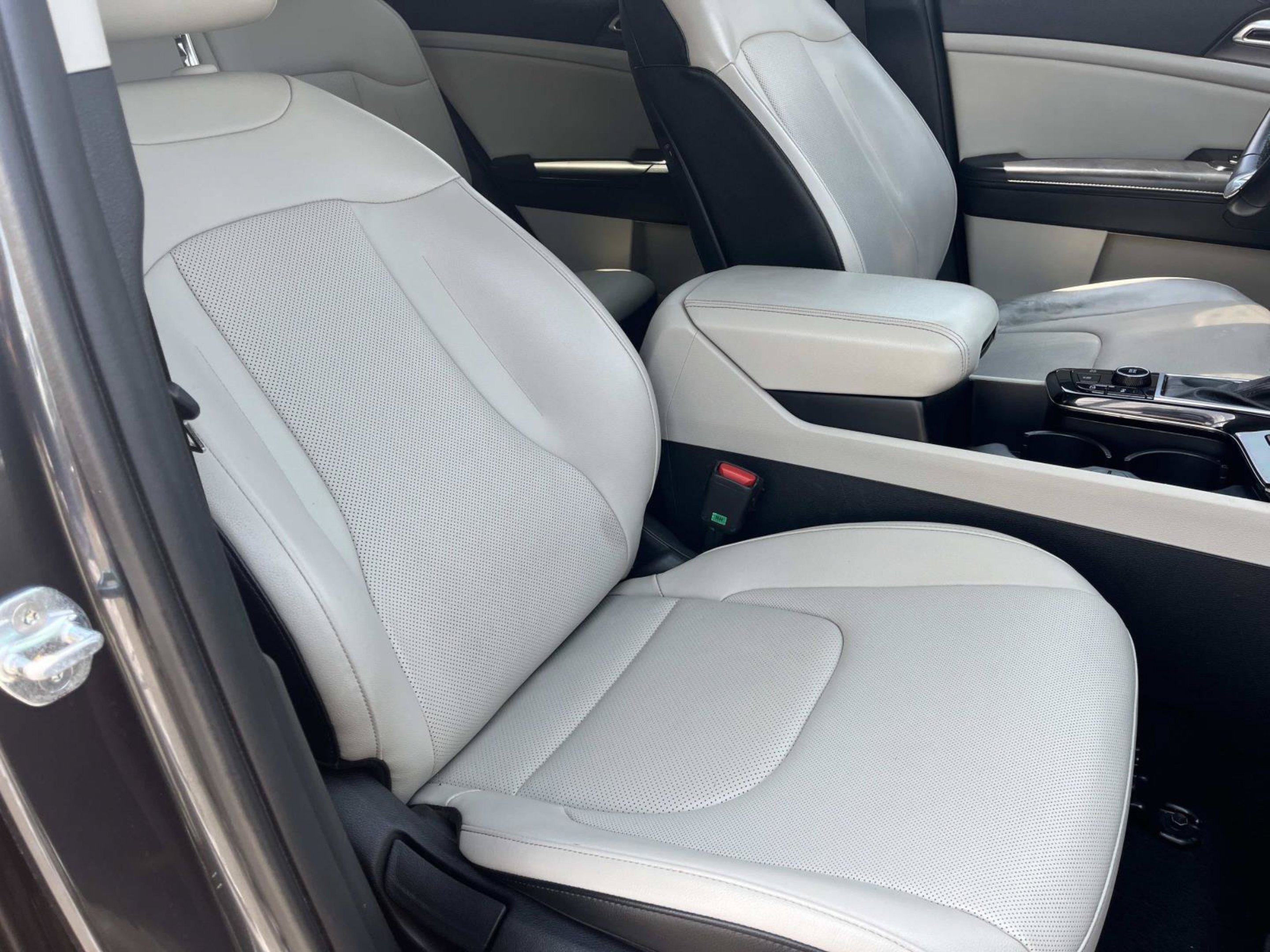 Used 2023 Gravity Gray Kia EX image 22