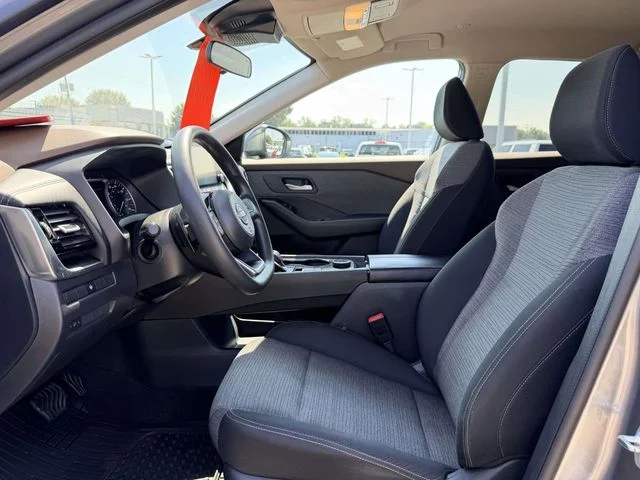 Used 2023 Gray Nissan SV image 16