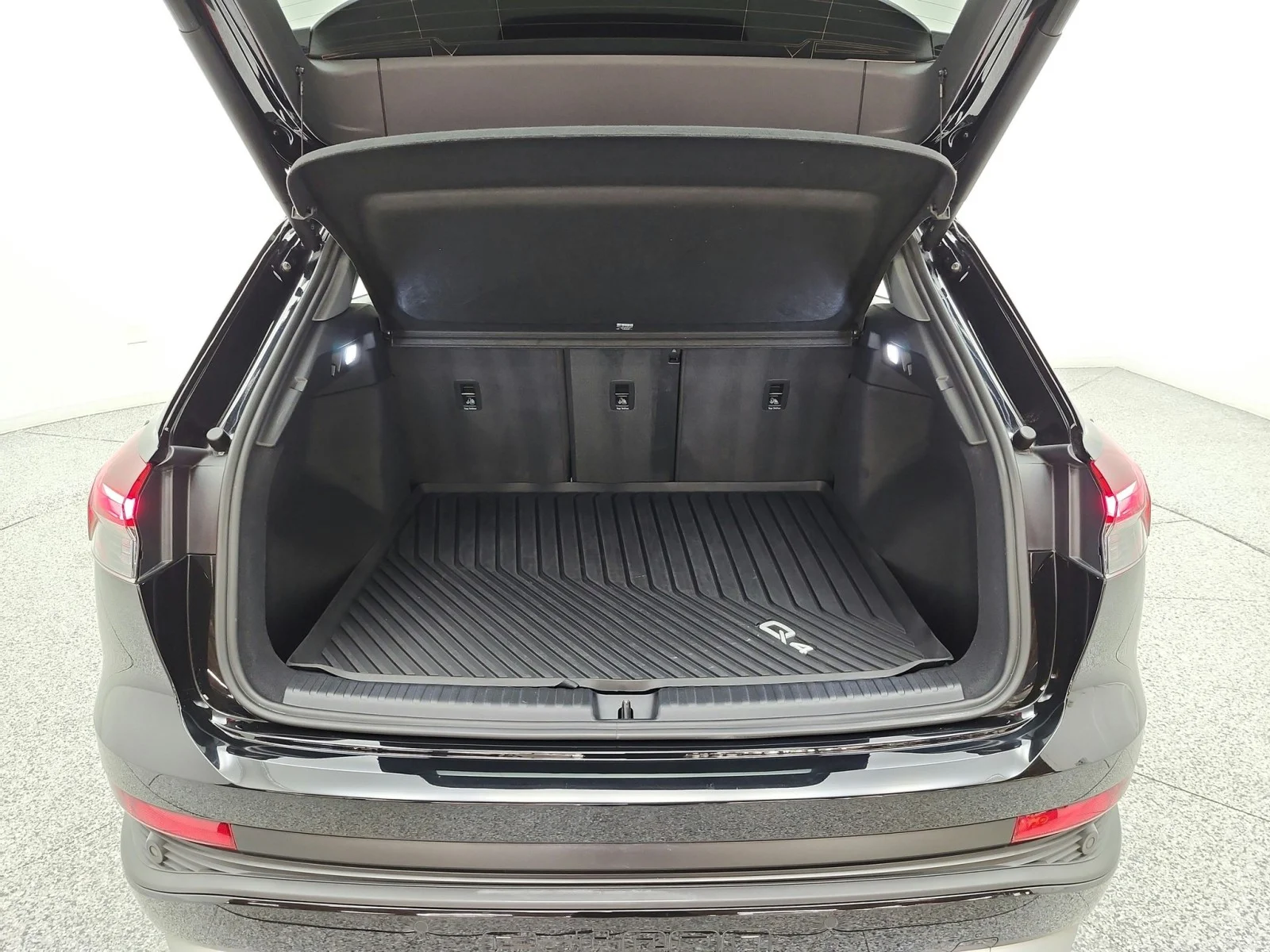 Used 2023 Mythos Black Metallic Audi Premium Plus image 18