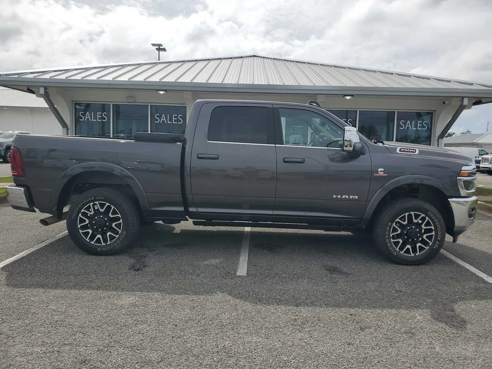 Used 2025 Ceramic Gray Clearcoat G Ram Longhorn image 9