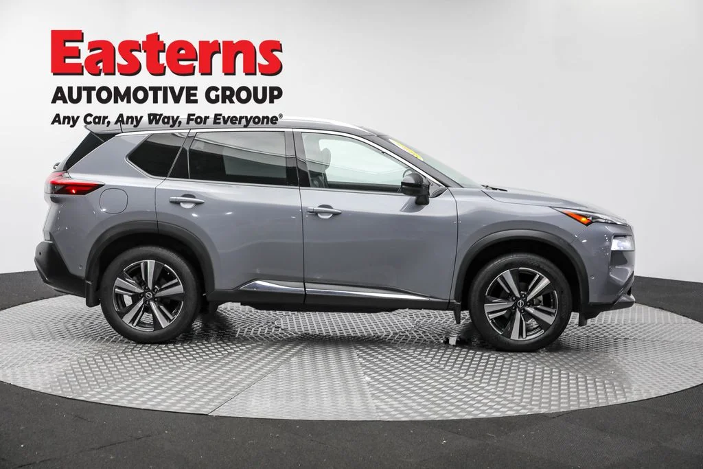 Used 2023 Gray Nissan SL image 4
