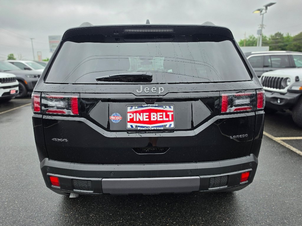 New 2026 Diamond Black Crystal Pearl-Coat Exterior Paint Jeep Laredo image 12
