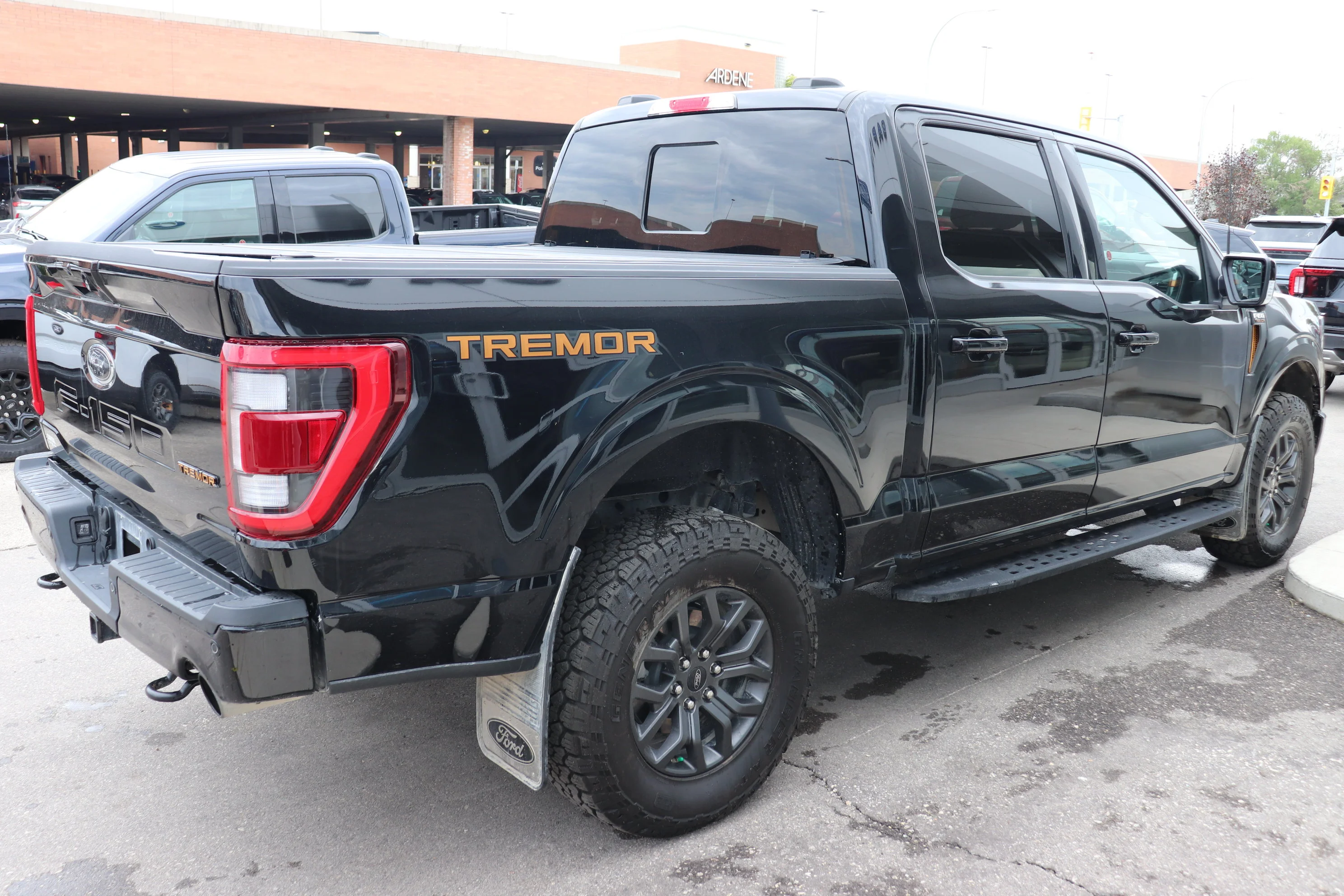 Used 2023 Black Ford XL 4WD SuperCrew 5.5