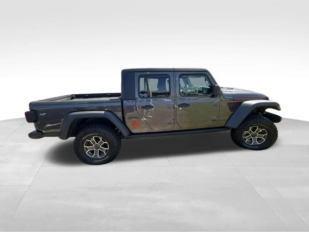 Used 2024 Gray Jeep Mojave image 16