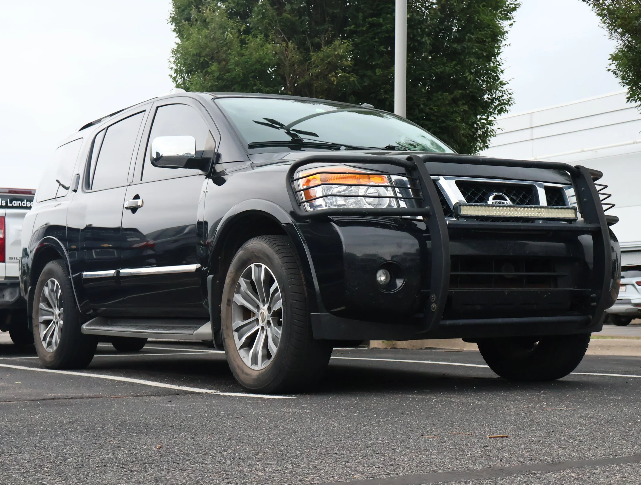 Used 2015 Magnetic Black Nissan SL image 3