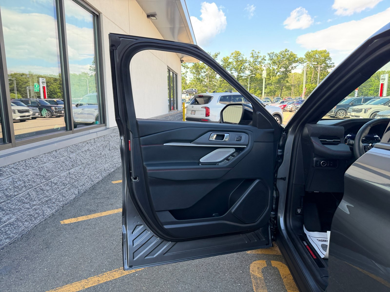 2025 Ford Explorer ST - Photo 29