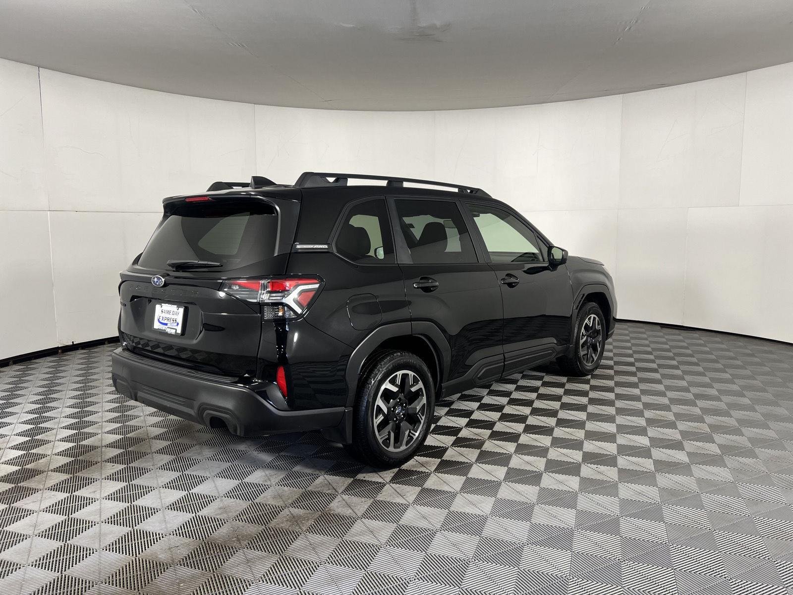 Used 2025 Crystal Black Silica Subaru Premium image 10
