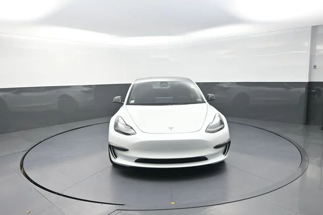 Used 2022  Tesla Long Range image 27