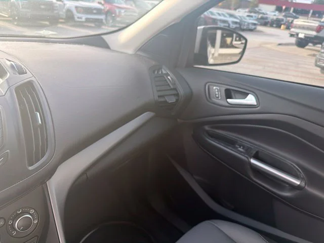 Used 2016 Oxford White Ford SE image 9