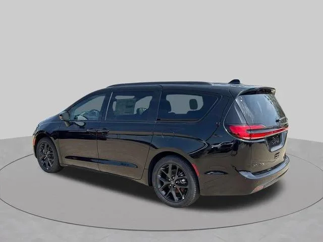 New 2026 Diamond Black Crystal Pearl-Coat Exterior Paint Chrysler Select image 6