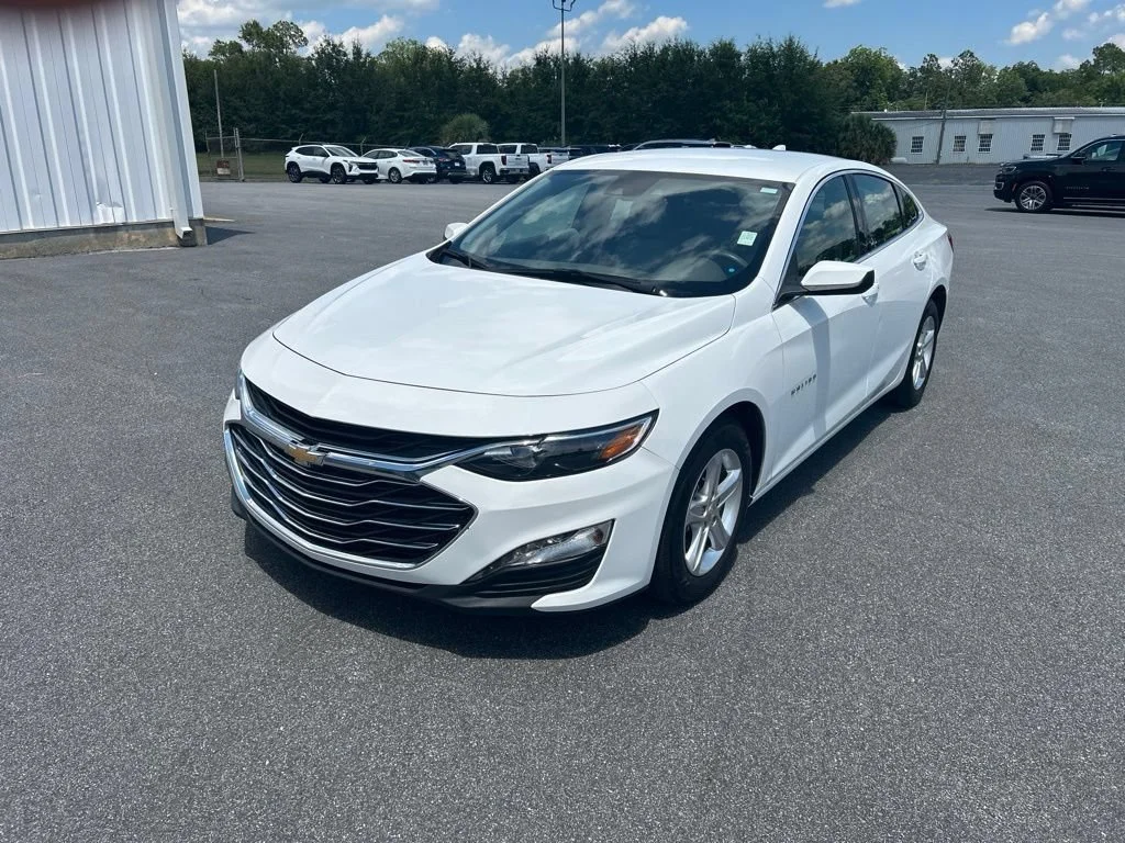 Used 2024 Summit White Chevrolet 1LT image 2