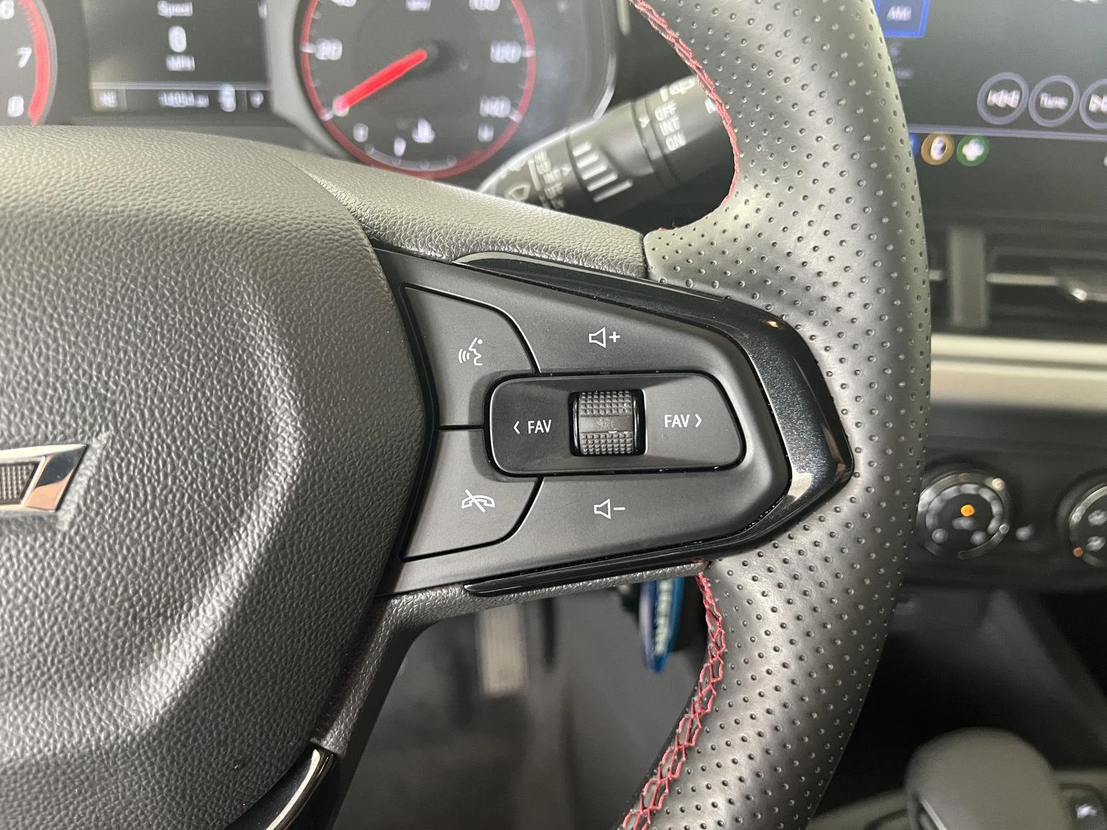 Used 2025 Marina Blue Metallic Chevrolet 1RS image 9