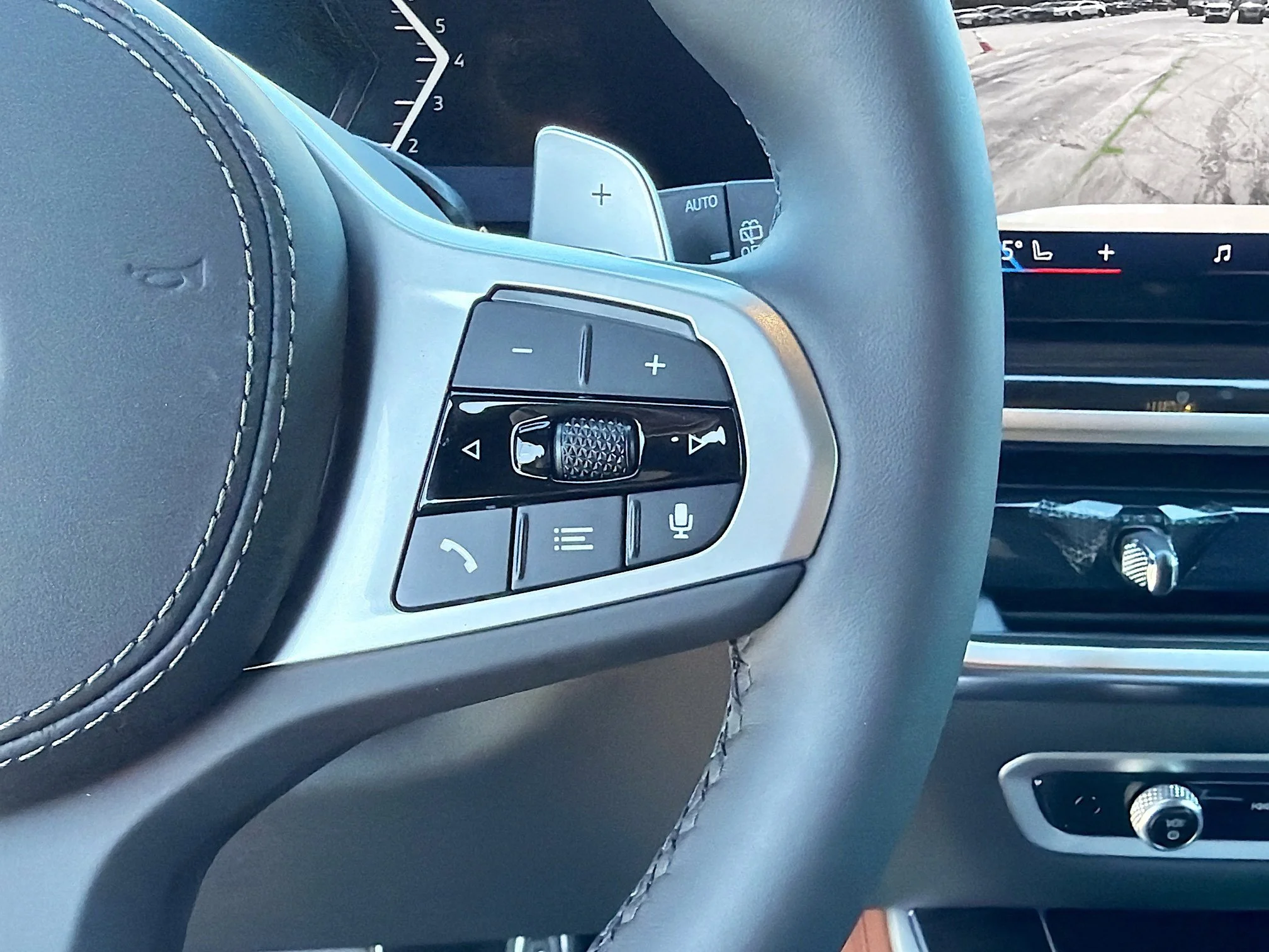 New 2026 Alpine White BMW xDrive40i image 38