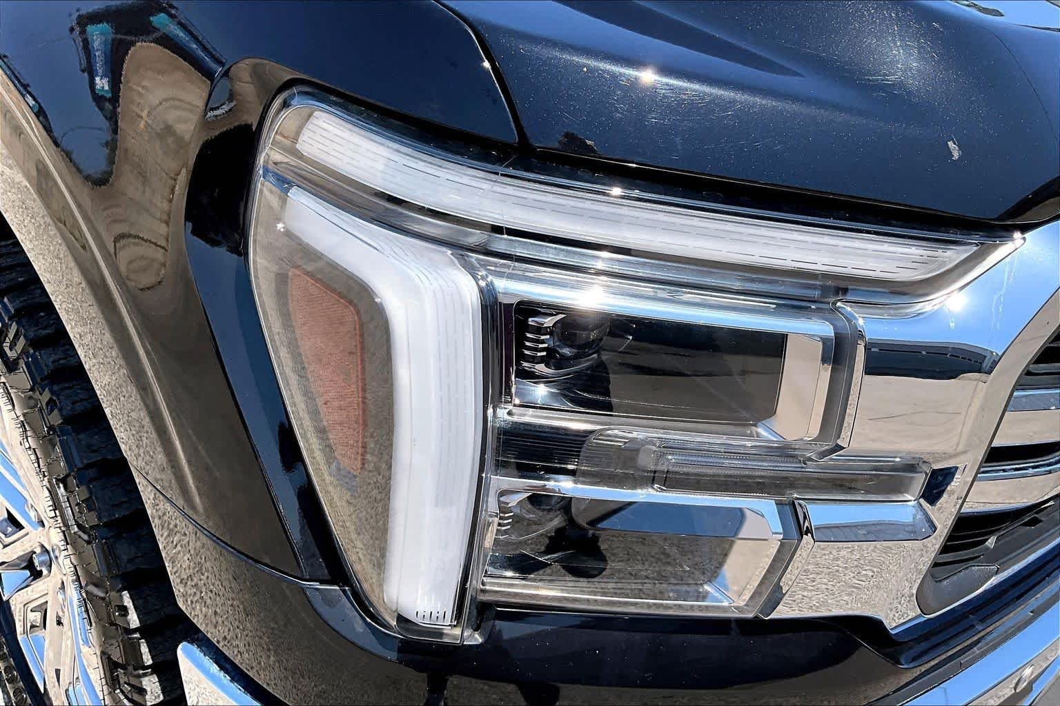 Used 2025 Agate Black Metallic Ford LARIAT image 29