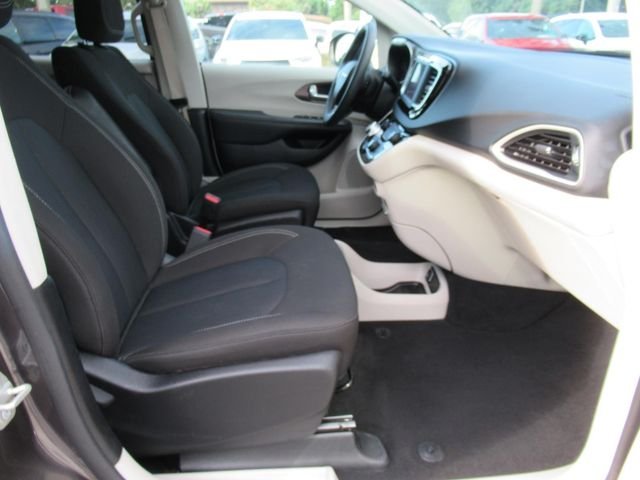 Certified Used 2023 Gray Chrysler LX image 10