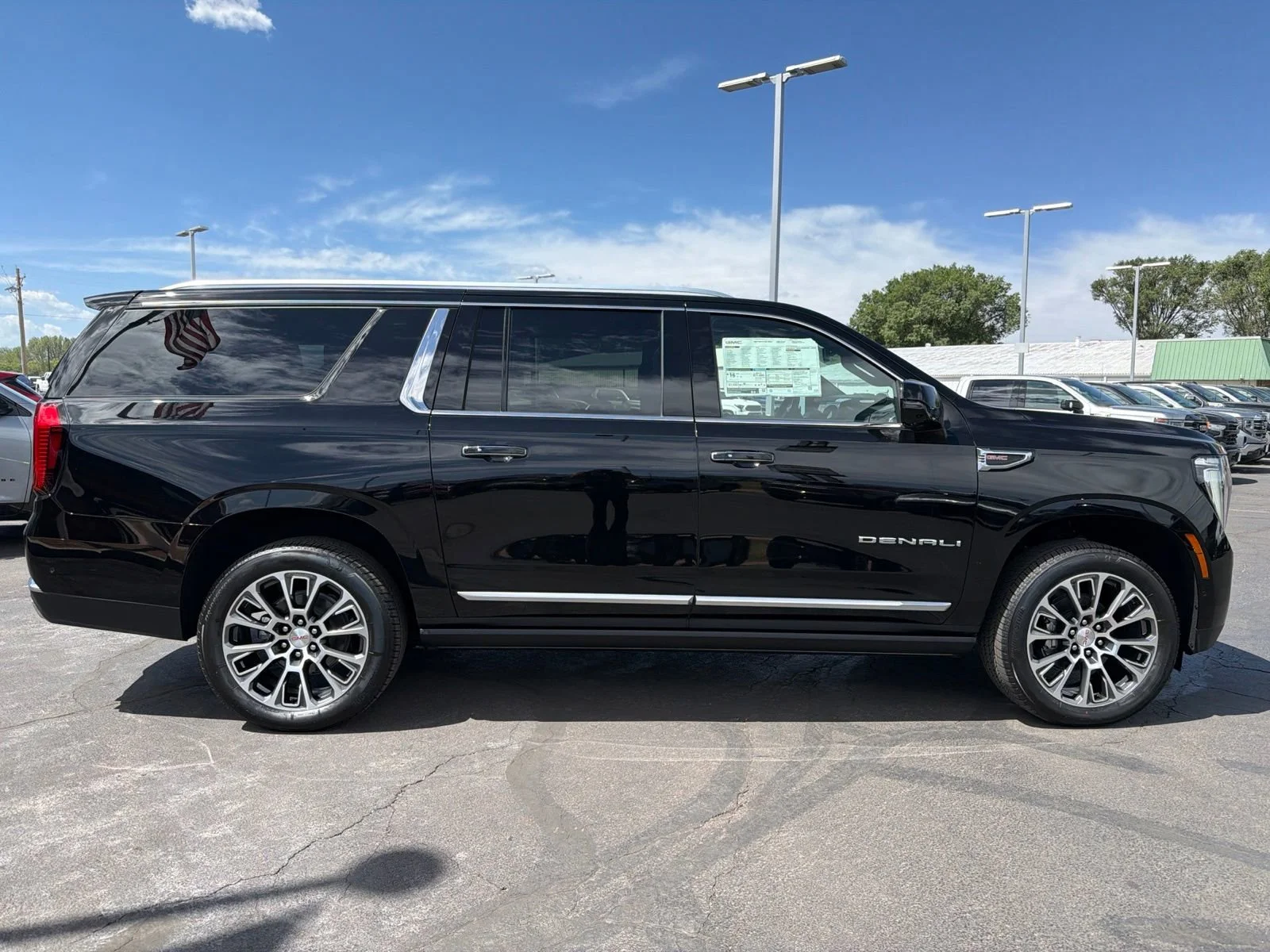 2026 GMC Yukon XL Denali - Photo 8