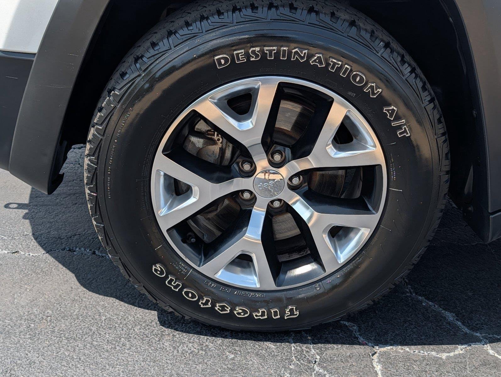 Used 2015 Bright White Clearcoat Jeep Trailhawk image 9