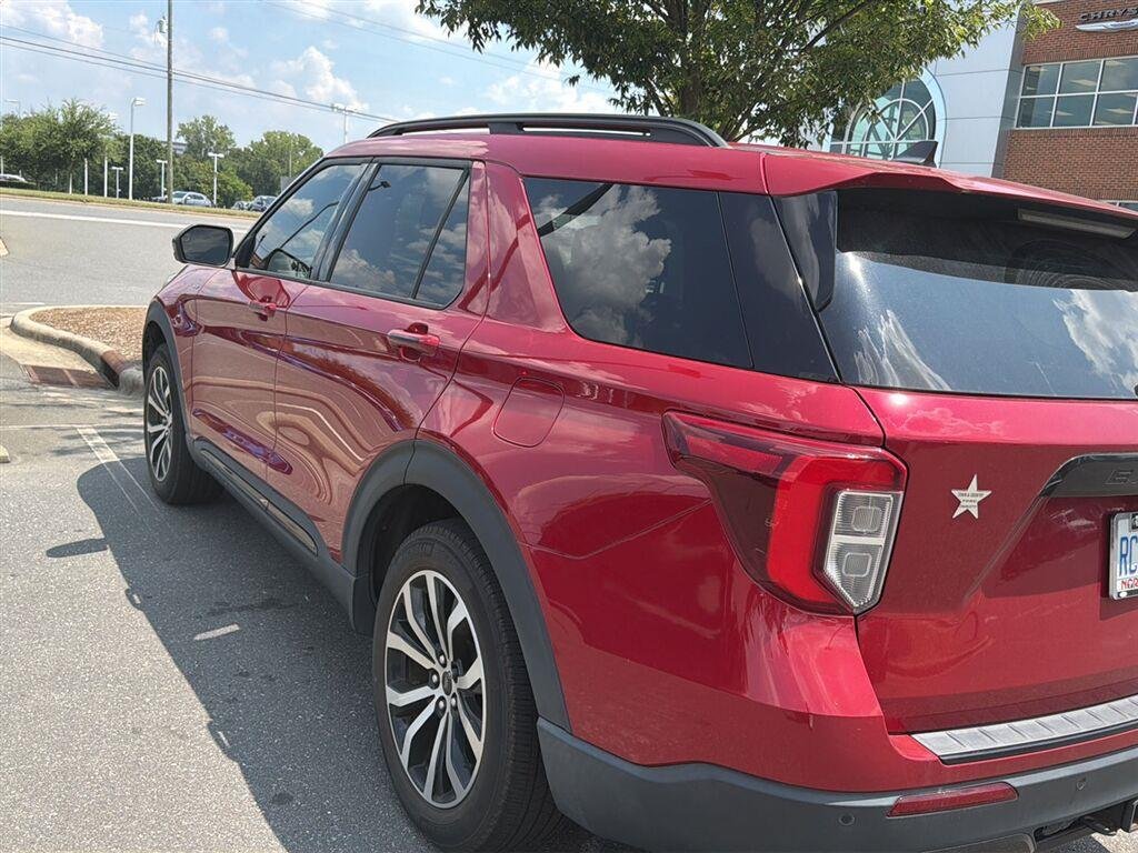 Used 2022 Rapid Red Metallic Tinted Clearcoat Ford ST-Line image 8
