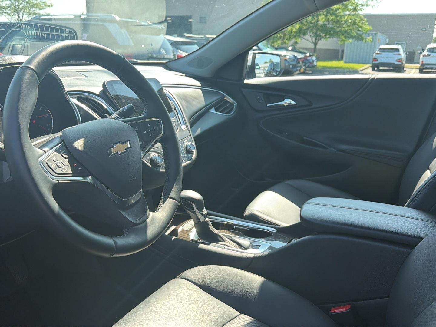 Used 2024 Summit White Chevrolet LT image 7