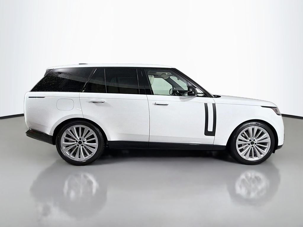 New 2026 Fuji White Land Rover SE image 4
