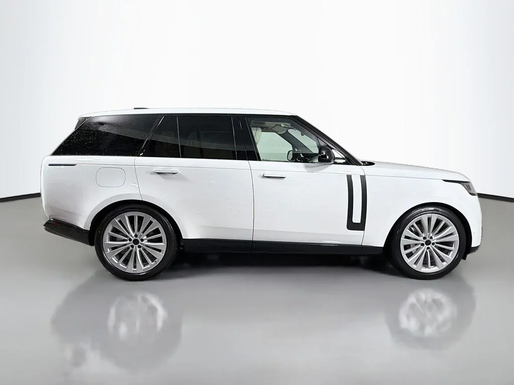 New 2026 Fuji White Land Rover SE image 4