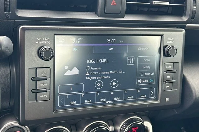 Used 2022  Toyota Base image 18