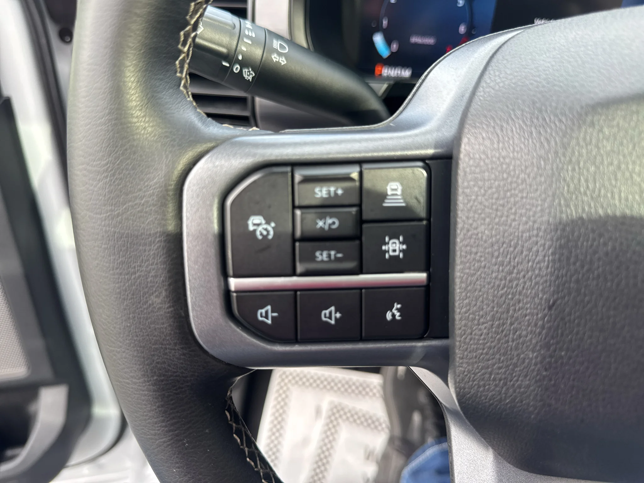 Certified Used 2025 Space White Metallic Ford LARIAT image 17