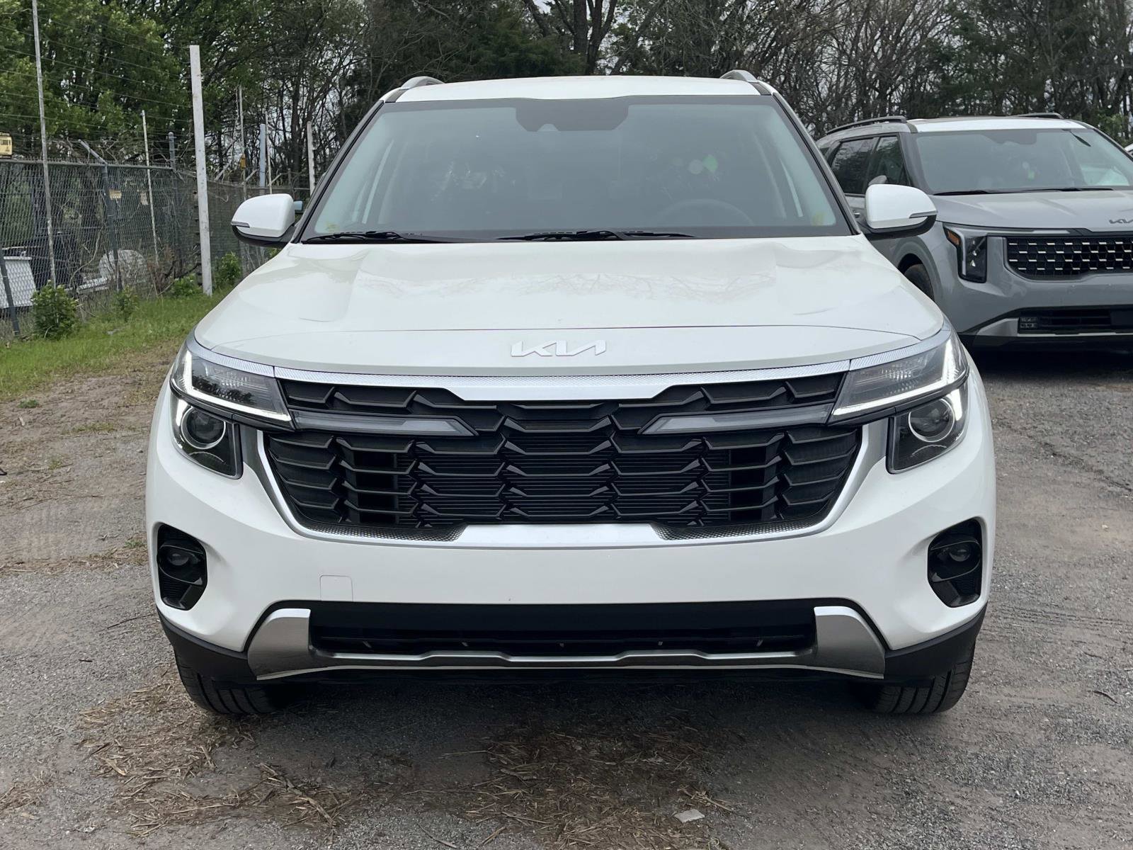 New 2026 Snow White Pearl Kia EX image 2