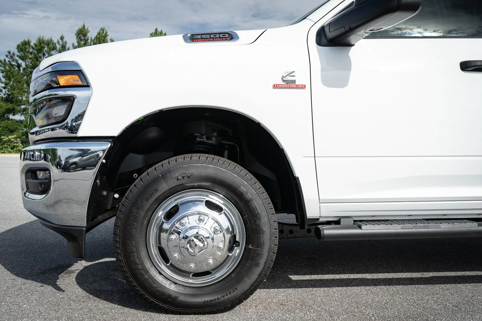 New 2026 Bright White Clear-Coat Exterior Paint RAM Tradesman image 4