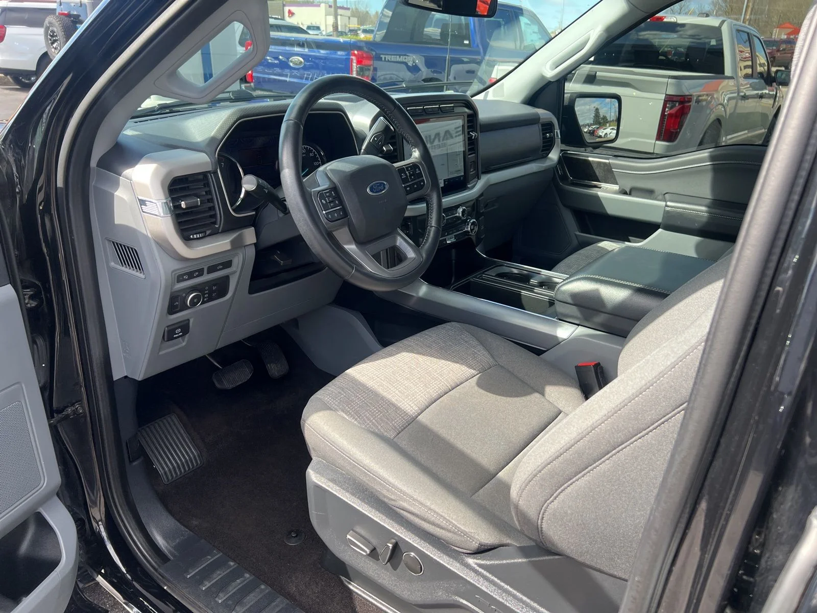 Used 2021 Agate Black Metallic Ford XLT image 19