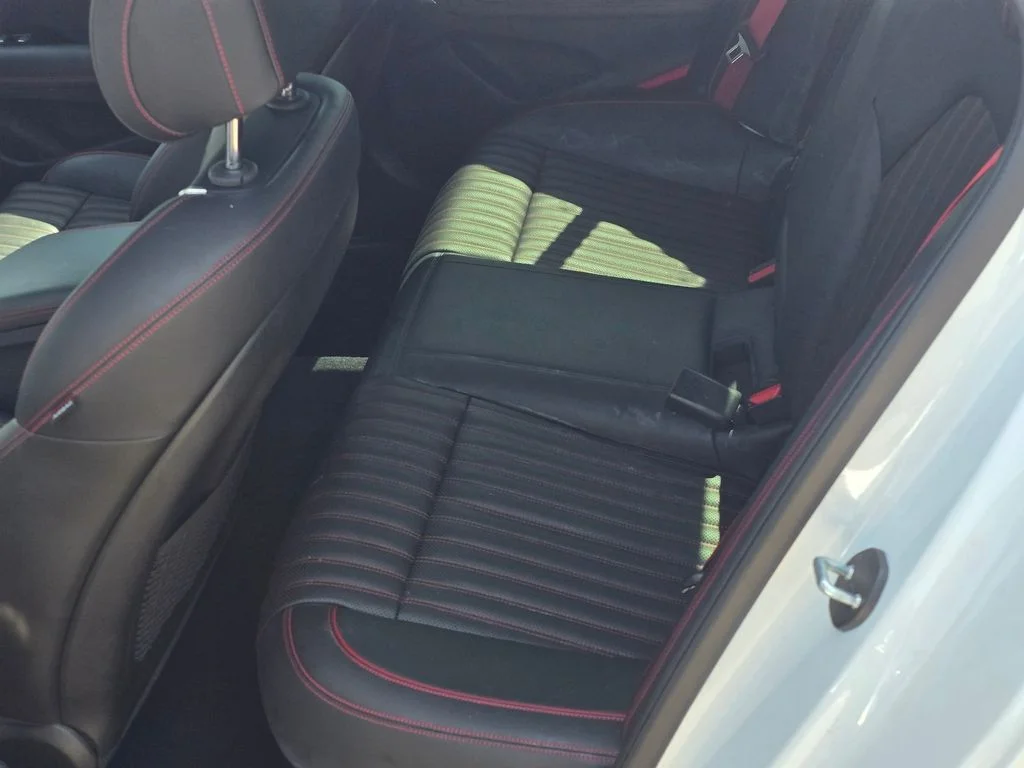 Used 2023 White Genesis 3.3T image 13