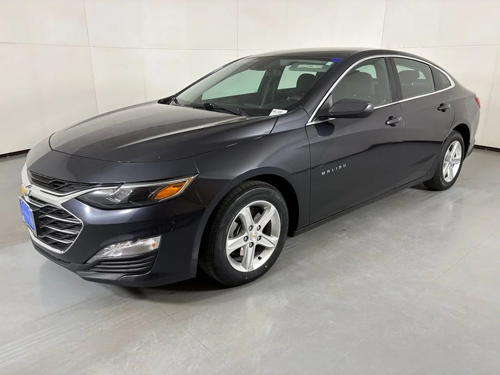Used 2023 Gray Chevrolet LT image 4