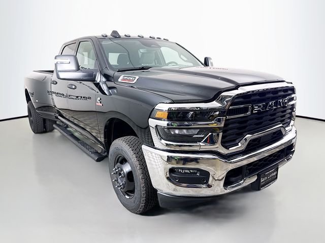 New 2026 Diamond Black Crystal Pearl-Coat Exterior Paint RAM Tradesman image 1