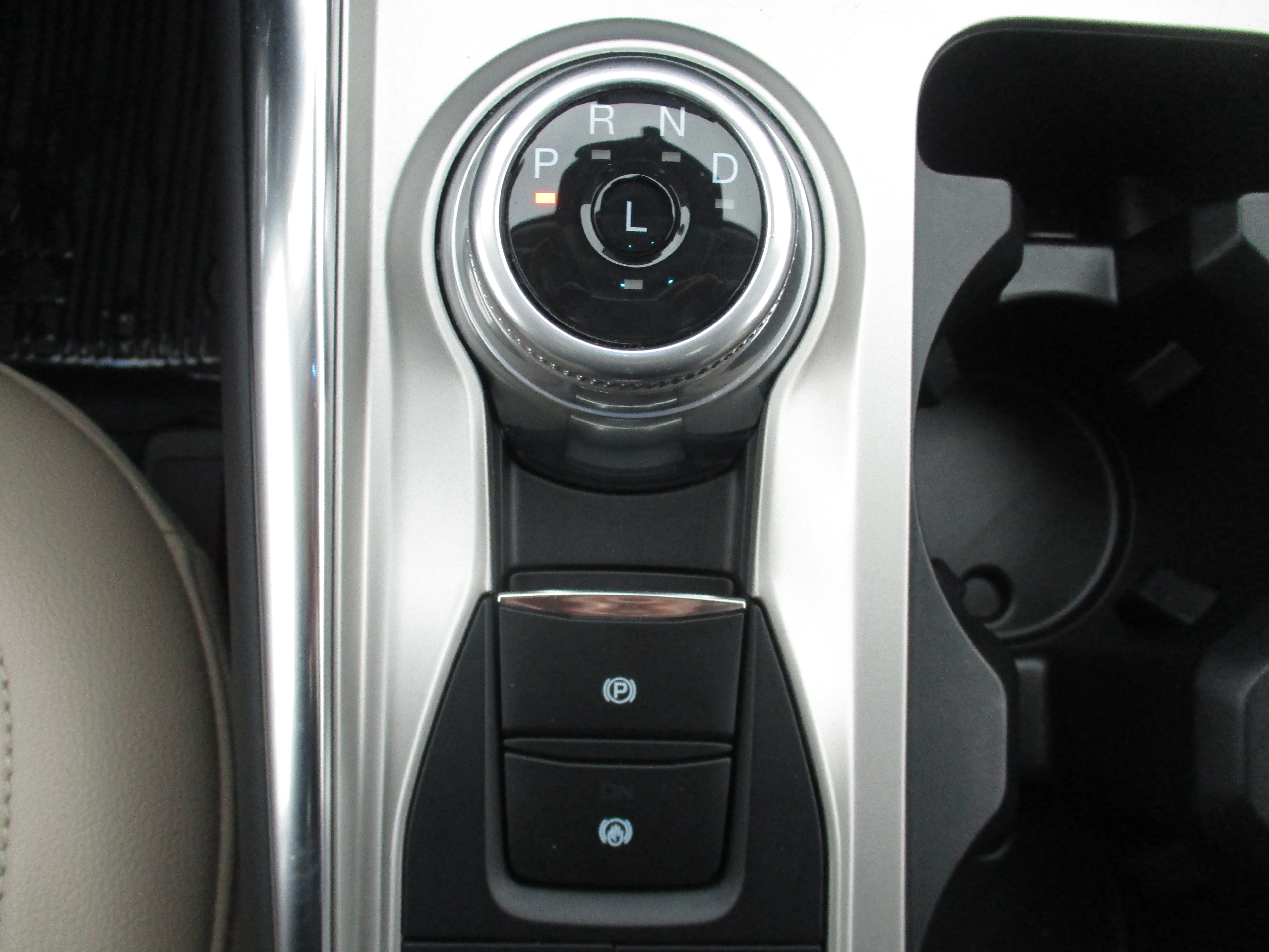 Used 2022 Star White Metallic Tri-Coat Ford Limited image 40
