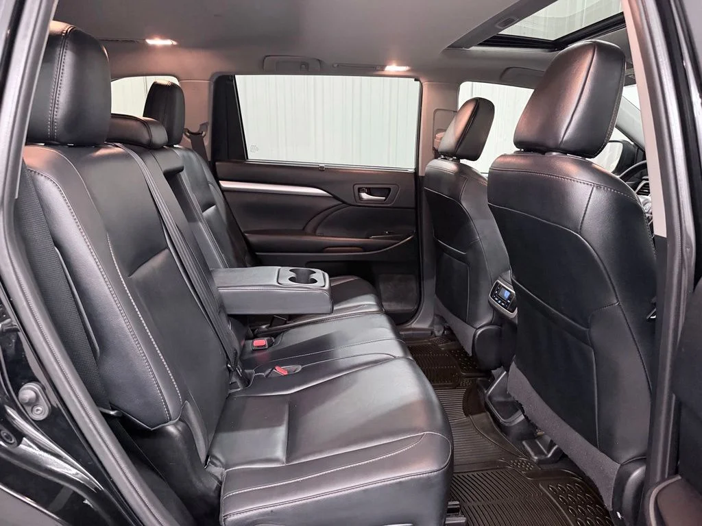 Used 2019 Black Toyota XLE image 35