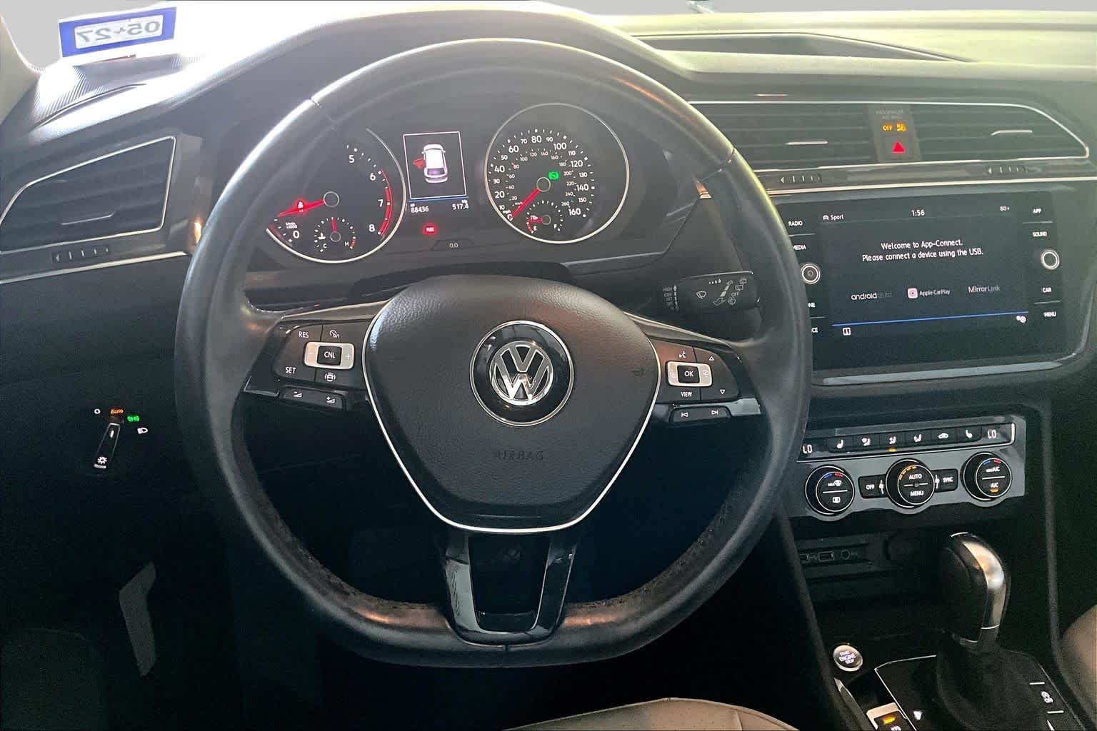 Used 2019 Silk Blue Metallic Volkswagen SE image 16