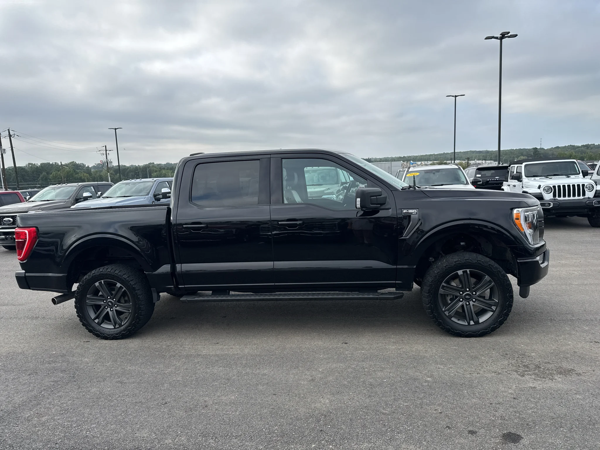 Used 2023 Agate Black Metallic Ford XLT image 5