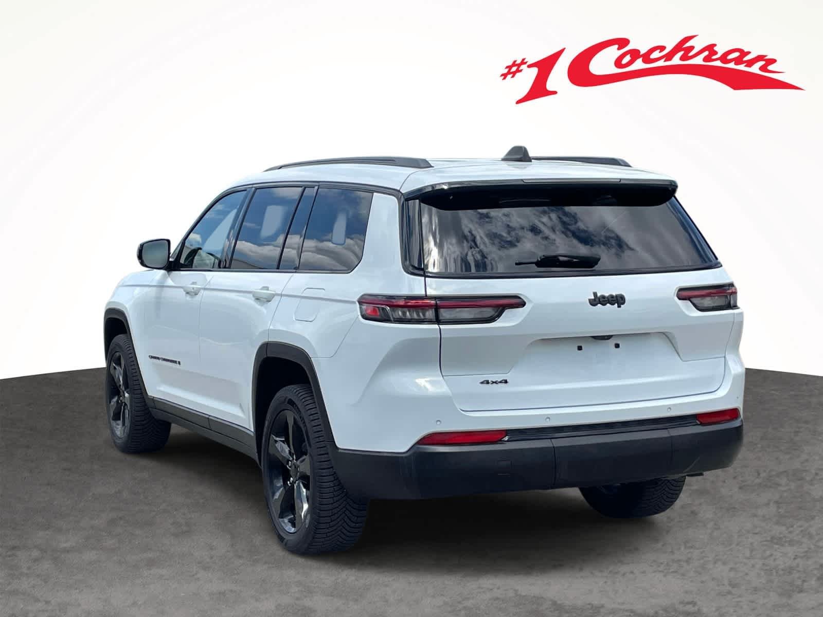 Used 2023 Whi/white Jeep Altitude image 9