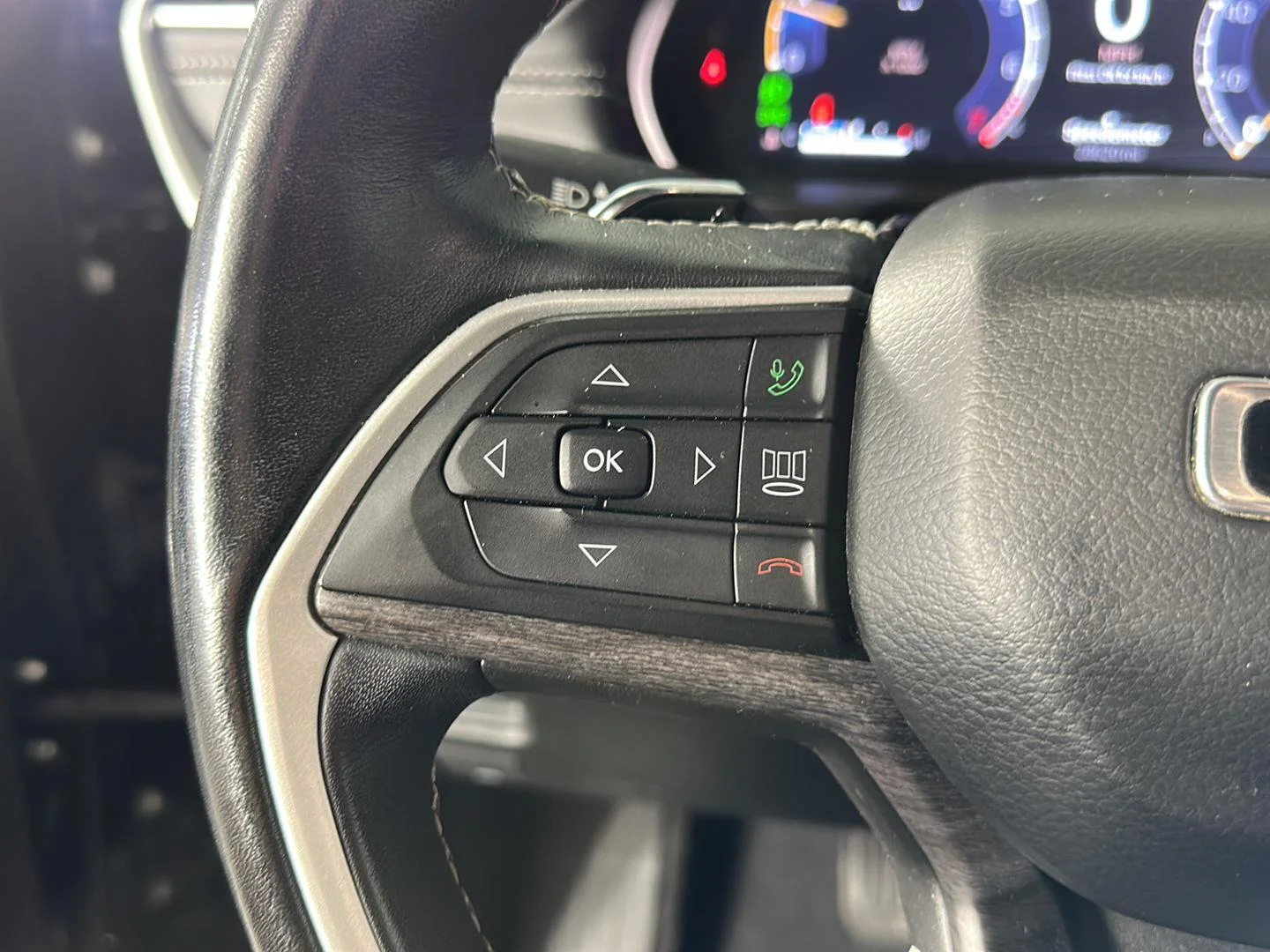 Used 2021 Diamond Black Crystal Pearlcoat Jeep Limited image 13
