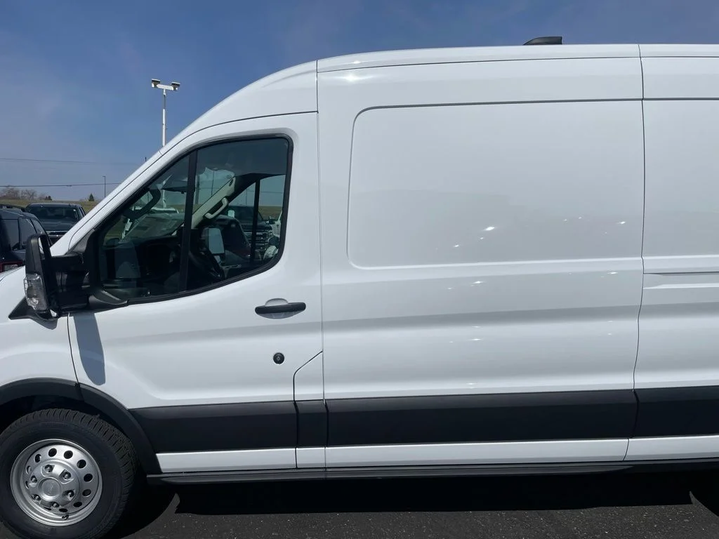 New 2026 Oxford White Ford Cargo Van image 38