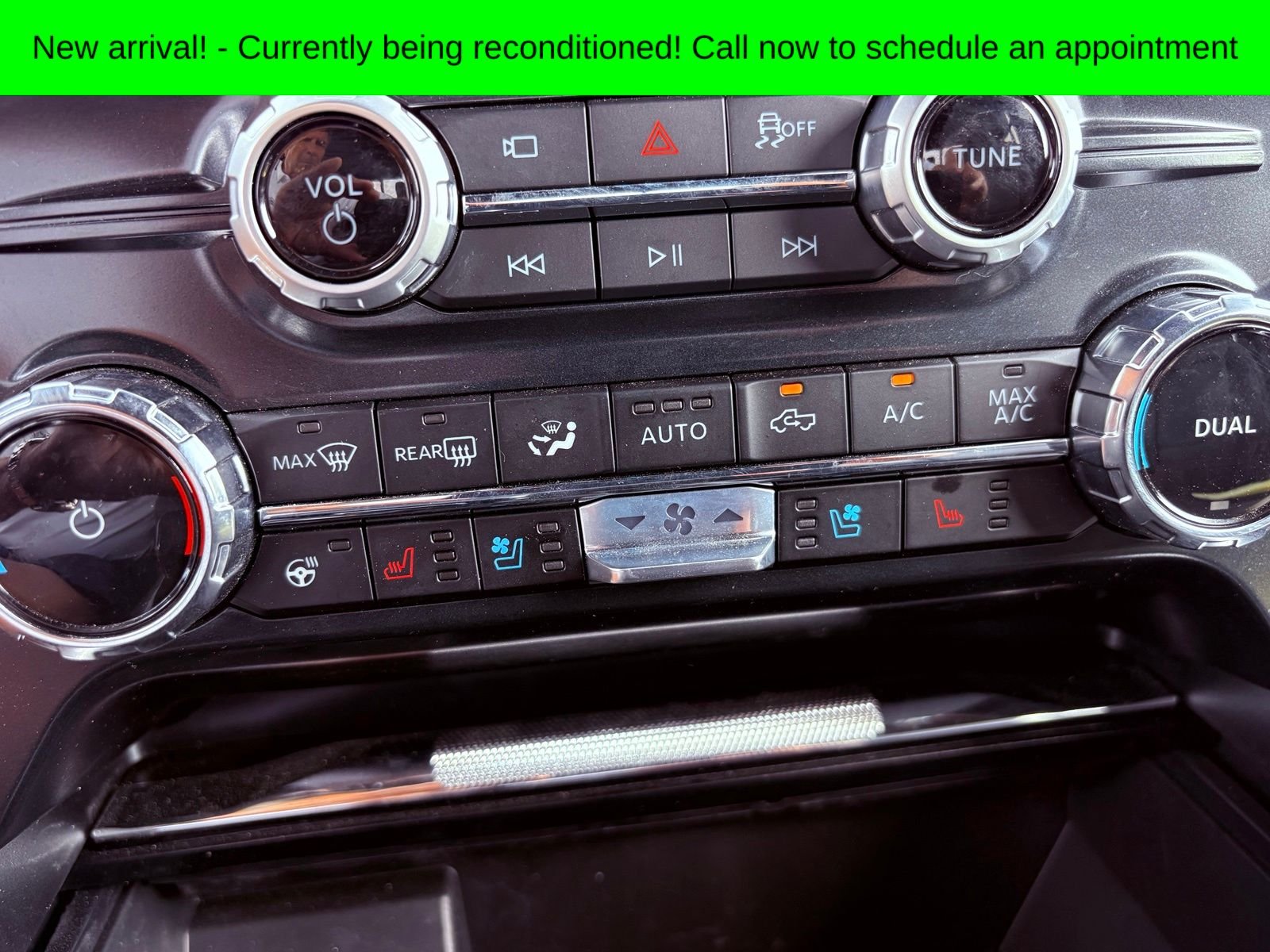 Used 2025 Black Metallic Ford Lariat image 14